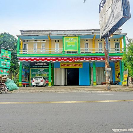 Oyo 91825 Ayu Lestari Homestay Nganjuk 외부 사진