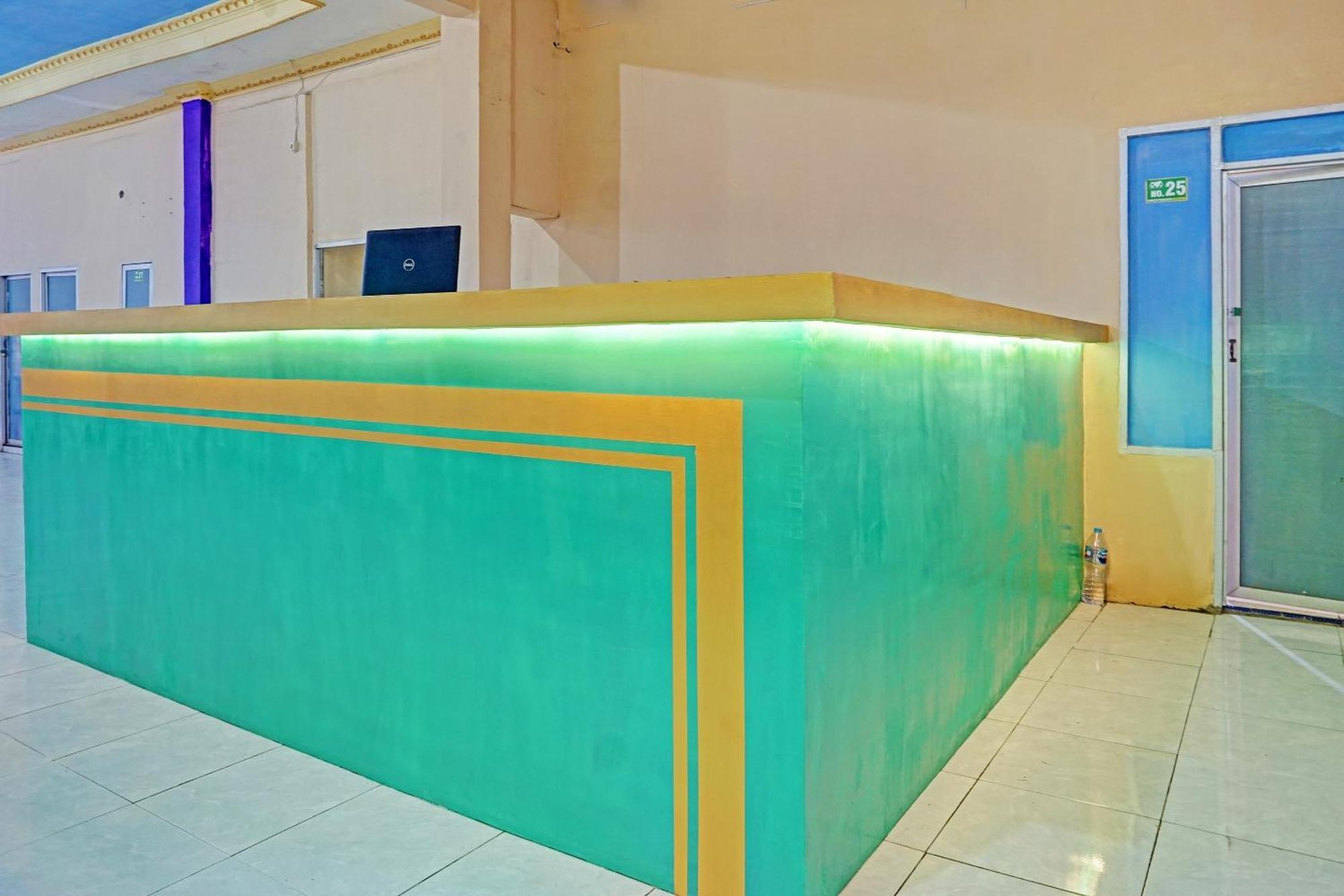 Oyo 91825 Ayu Lestari Homestay Nganjuk 외부 사진