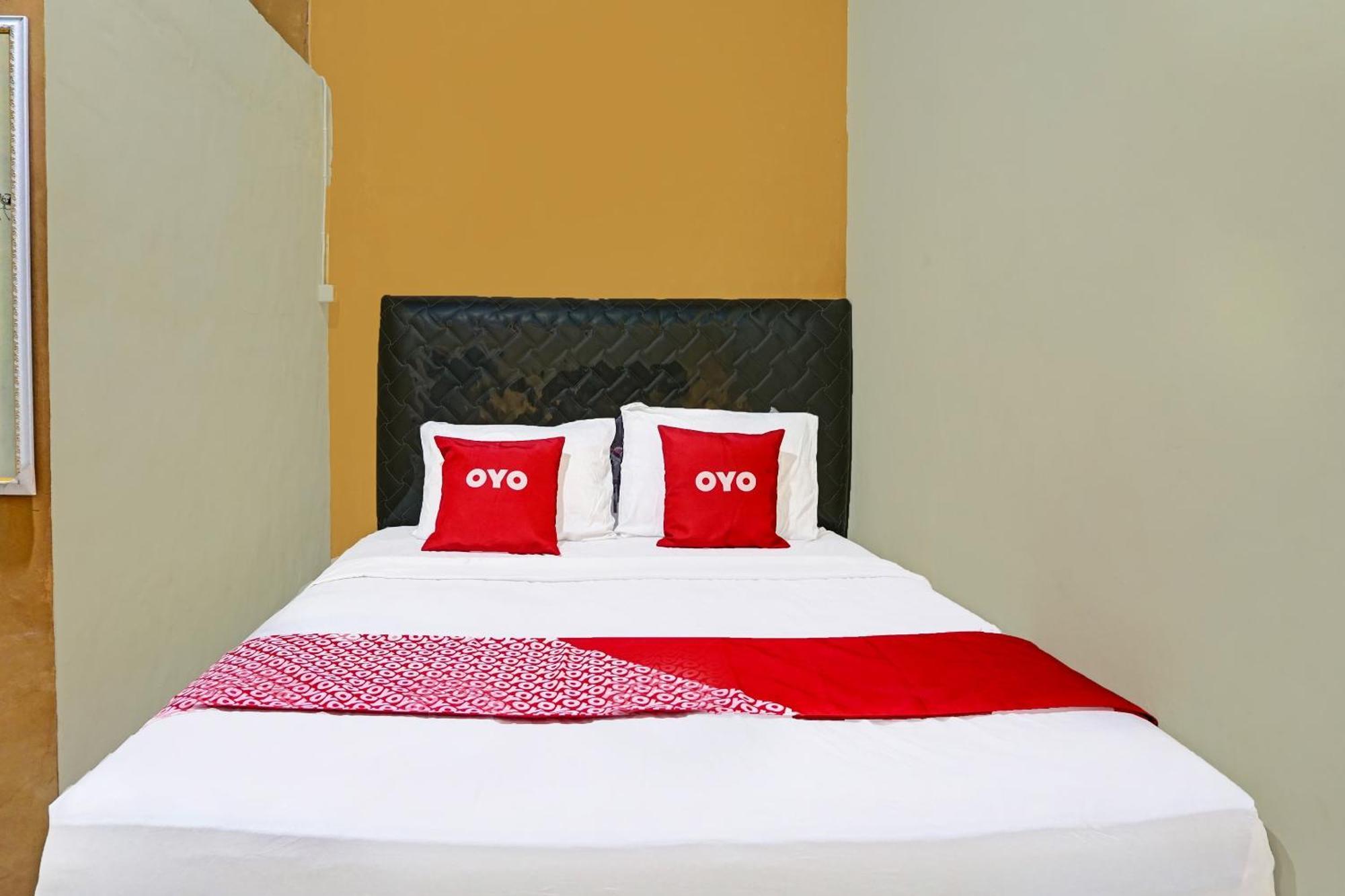 Oyo 91825 Ayu Lestari Homestay Nganjuk 외부 사진