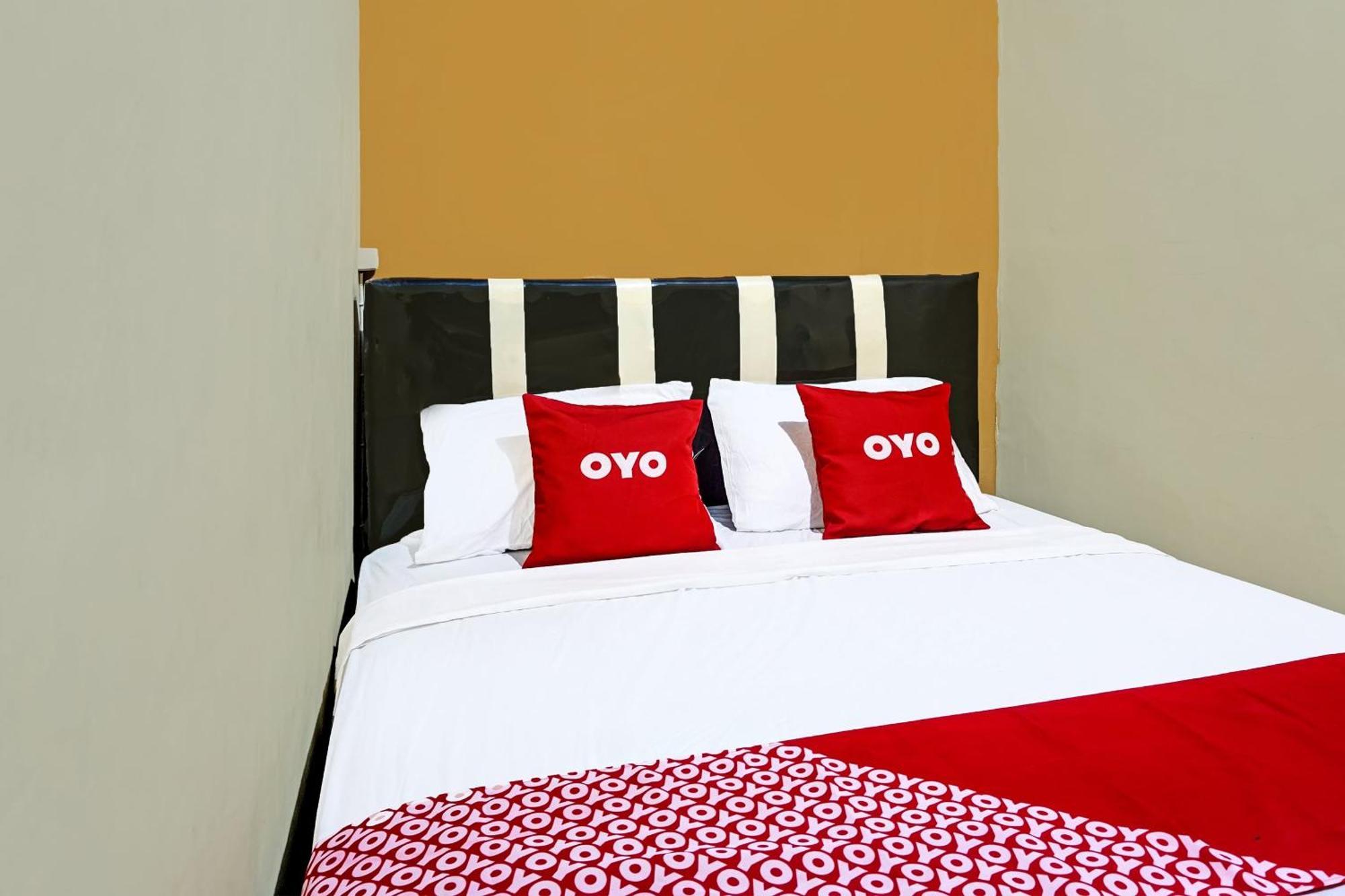 Oyo 91825 Ayu Lestari Homestay Nganjuk 외부 사진