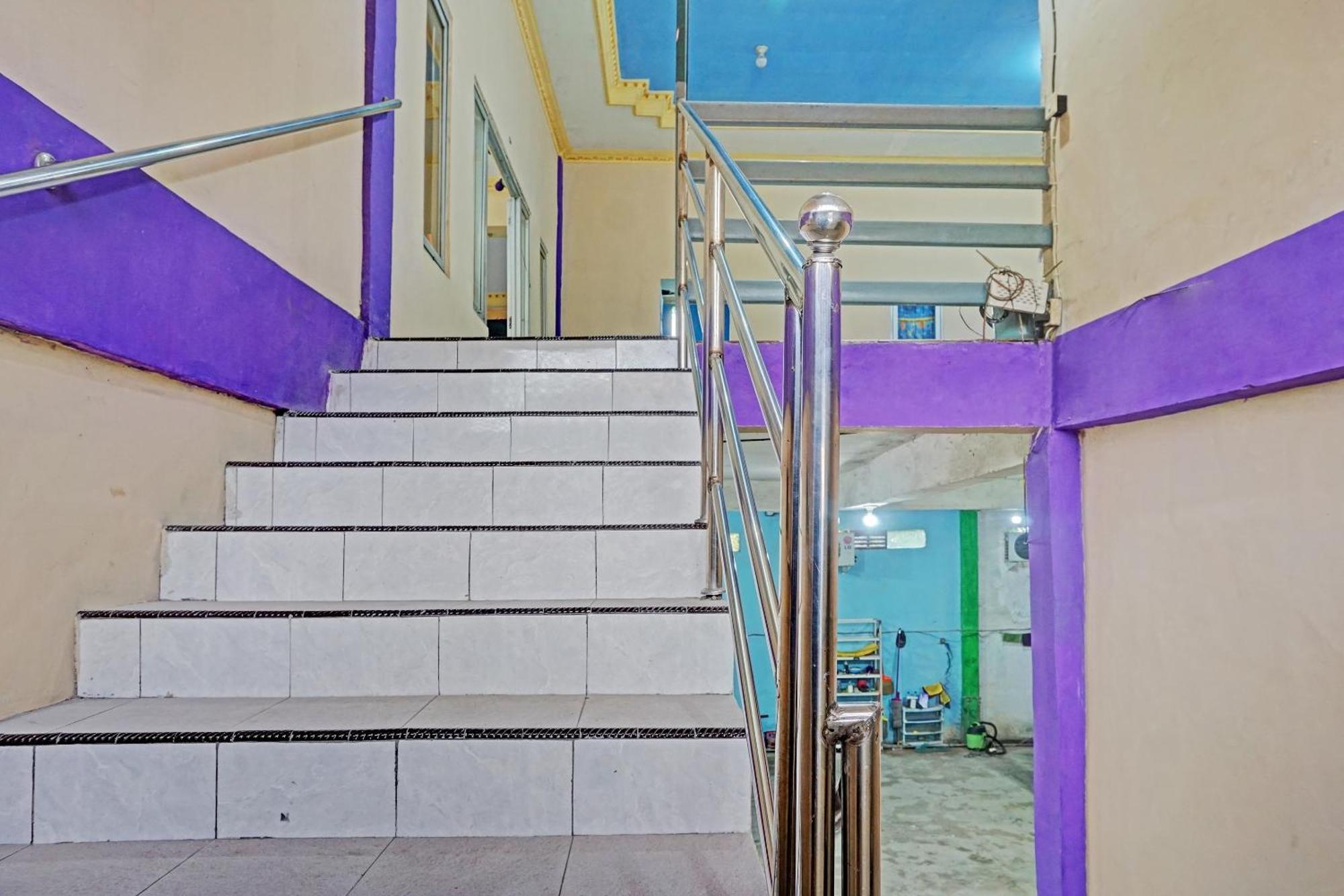 Oyo 91825 Ayu Lestari Homestay Nganjuk 외부 사진
