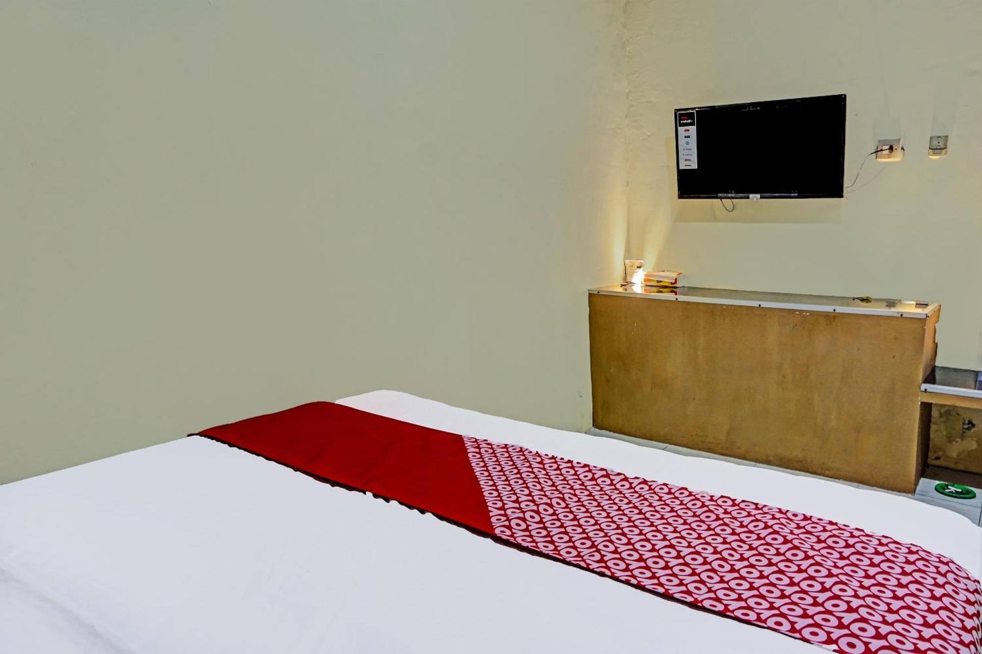 Oyo 91825 Ayu Lestari Homestay Nganjuk 외부 사진