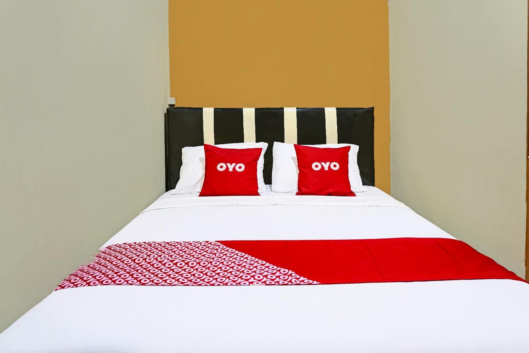 Oyo 91825 Ayu Lestari Homestay Nganjuk 외부 사진