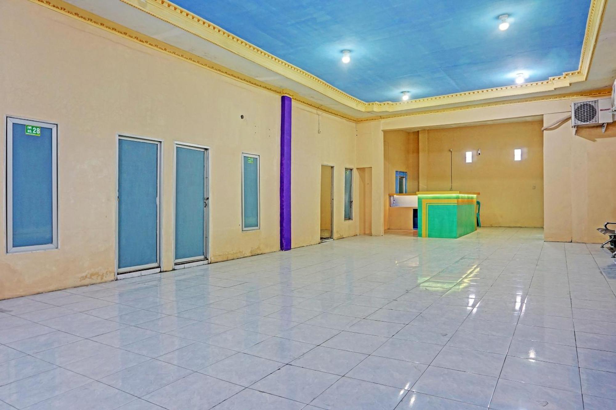 Oyo 91825 Ayu Lestari Homestay Nganjuk 외부 사진