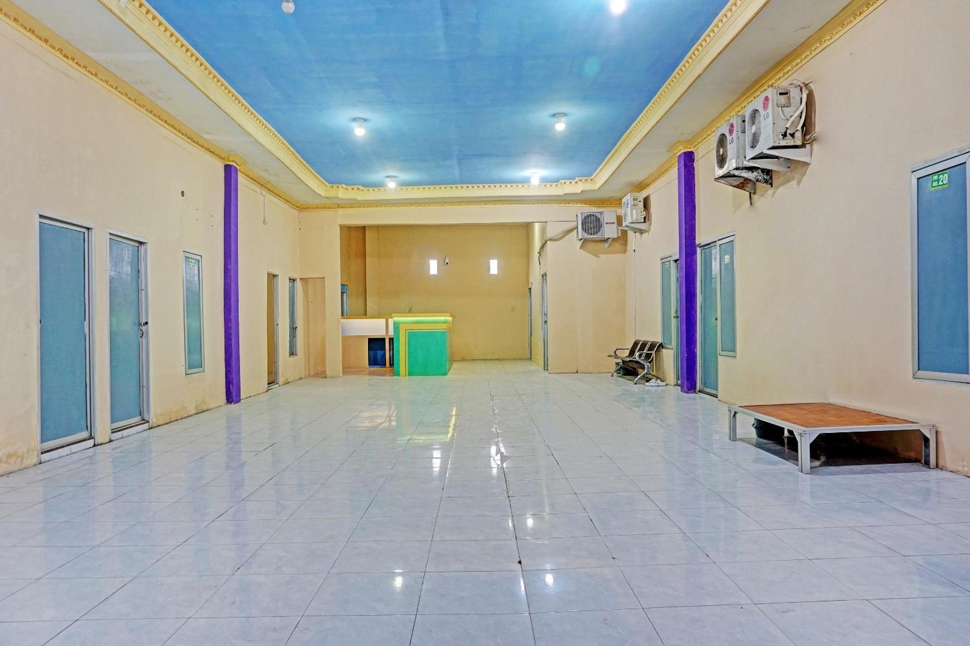 Oyo 91825 Ayu Lestari Homestay Nganjuk 외부 사진