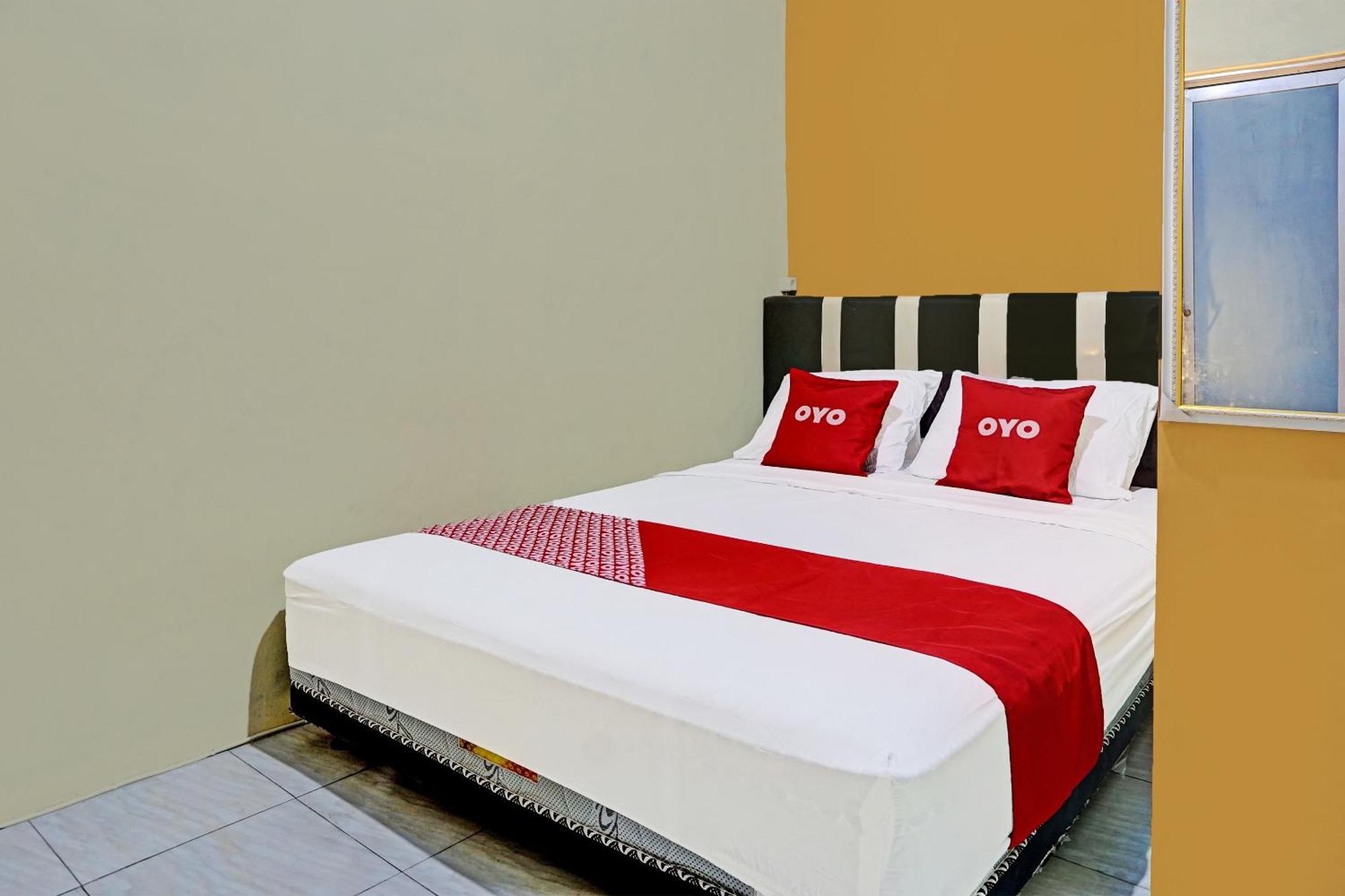 Oyo 91825 Ayu Lestari Homestay Nganjuk 외부 사진